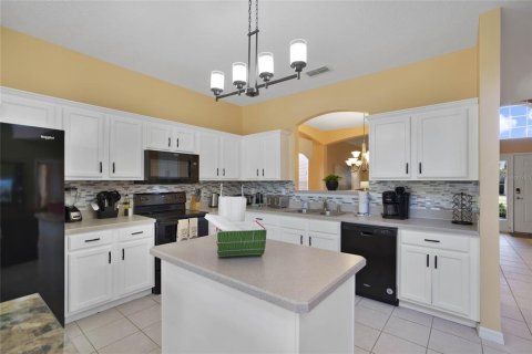 House in Davenport, Florida 6 bedrooms, 257.43 sq.m. № 1535373 - photo 10