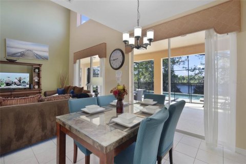 House in Davenport, Florida 6 bedrooms, 257.43 sq.m. № 1535373 - photo 11