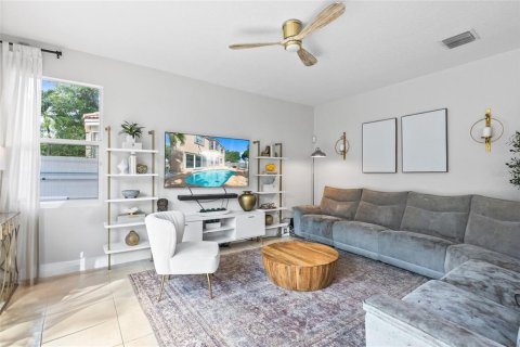 House in Miramar, Florida 5 bedrooms, 322.28 sq.m. № 1849832 - photo 7