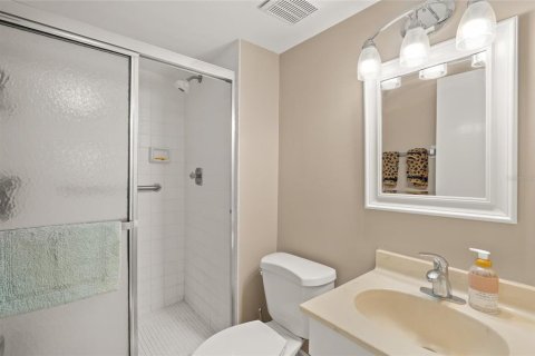 Condo in Sarasota, Florida, 2 bedrooms  № 1918943 - photo 23
