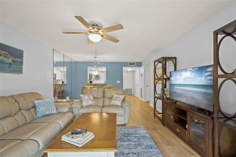 Condo in Sarasota, Florida, 2 bedrooms  № 1918943 - photo 7