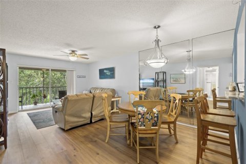 Condo in Sarasota, Florida, 2 bedrooms  № 1918943 - photo 2