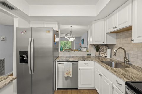 Condo in Sarasota, Florida, 2 bedrooms  № 1918943 - photo 11