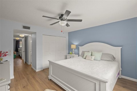 Condo in Sarasota, Florida, 2 bedrooms  № 1918943 - photo 17