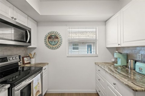 Condo in Sarasota, Florida, 2 bedrooms  № 1918943 - photo 13