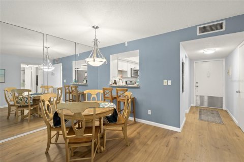 Condo in Sarasota, Florida, 2 bedrooms  № 1918943 - photo 8