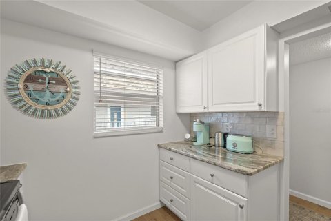 Condo in Sarasota, Florida, 2 bedrooms  № 1918943 - photo 14