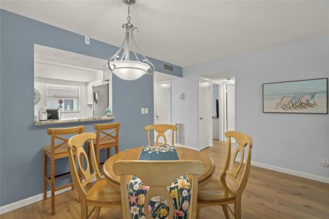 Condo in Sarasota, Florida, 2 bedrooms  № 1918943 - photo 9