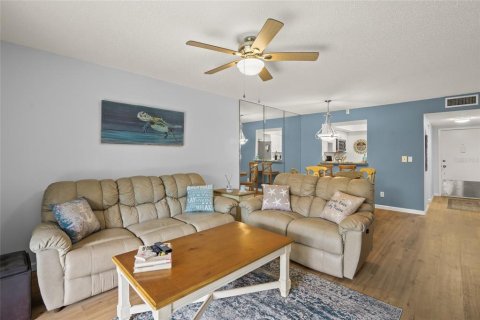 Condo in Sarasota, Florida, 2 bedrooms  № 1918943 - photo 4