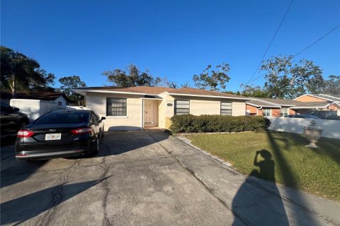 Casa en alquiler en Tampa, Florida, 3 dormitorios, 150.59 m2 № 1567354 - foto 1