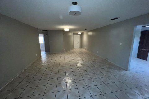 Casa en alquiler en Tampa, Florida, 3 dormitorios, 150.59 m2 № 1567354 - foto 16