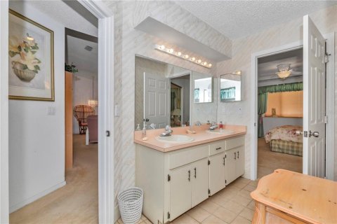 House in Ocala, Florida 2 bedrooms, 138.98 sq.m. № 2225384 - photo 18