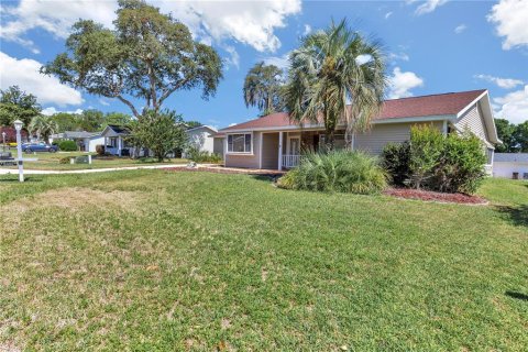 House in Ocala, Florida 2 bedrooms, 138.98 sq.m. № 2225384 - photo 24