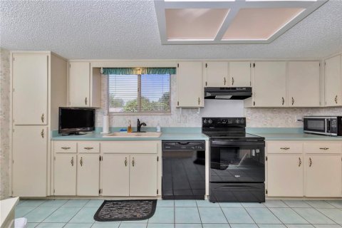 House in Ocala, Florida 2 bedrooms, 138.98 sq.m. № 2225384 - photo 14