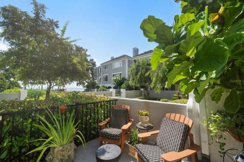 Adosado en venta en Tampa, Florida, 3 dormitorios, 260.78 m2 № 2356682 - foto 5