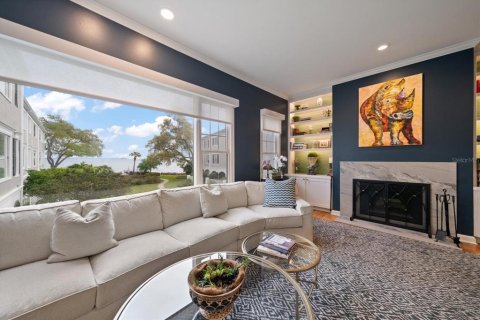 Adosado en venta en Tampa, Florida, 3 dormitorios, 260.78 m2 № 2356682 - foto 2