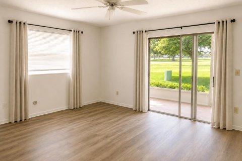 Condo in Vero Beach, Florida, 1 bedroom № 2177073 - photo 5