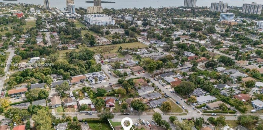 Commercial property in Miami, Florida 286.05 sq.m. № 2378821