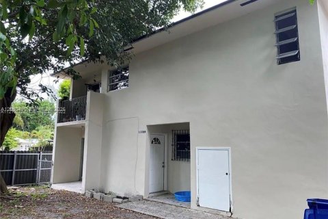 Commercial property in Miami, Florida 286.05 sq.m. № 2378821 - photo 9
