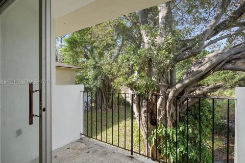 Commercial property in Miami, Florida 286.05 sq.m. № 2378821 - photo 4
