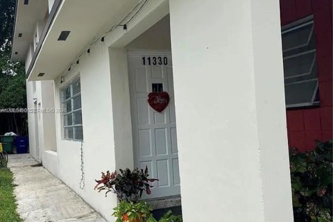 Commercial property in Miami, Florida 286.05 sq.m. № 2378821 - photo 8