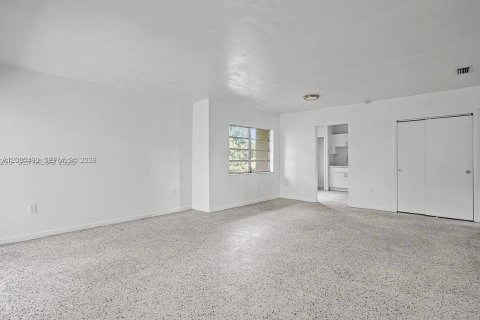 Commercial property in Miami, Florida 286.05 sq.m. № 2378821 - photo 6