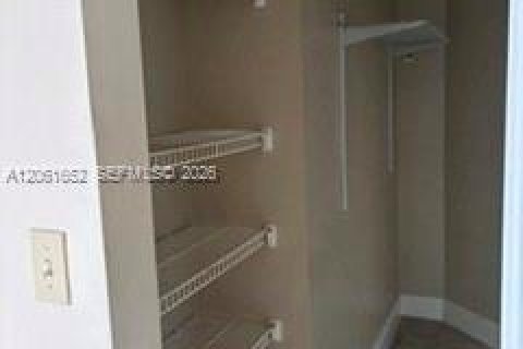 Copropriété à louer à Hialeah, Floride: 1 chambre, 64.57 m2 № 2254124 - photo 4