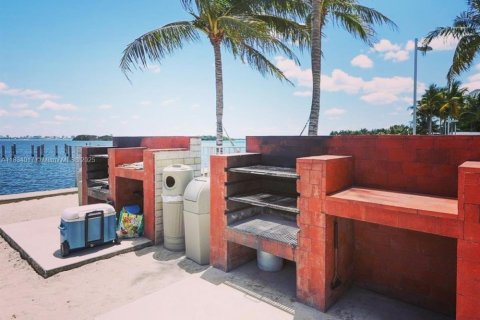 Condominio en venta en Miami, Florida, 2 dormitorios, 91.97 m2 № 1934756 - foto 24