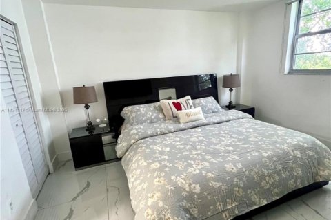 Condominio en venta en Miami, Florida, 2 dormitorios, 91.97 m2 № 1934756 - foto 16