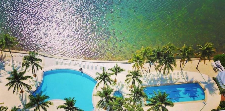 Condominio en Miami, Florida, 2 dormitorios  № 1934756