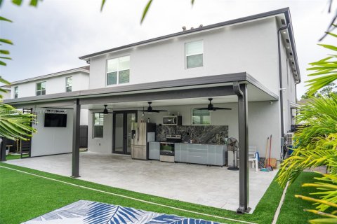House in Homestead, Florida 4 bedrooms, 276.85 sq.m. № 1924116 - photo 28