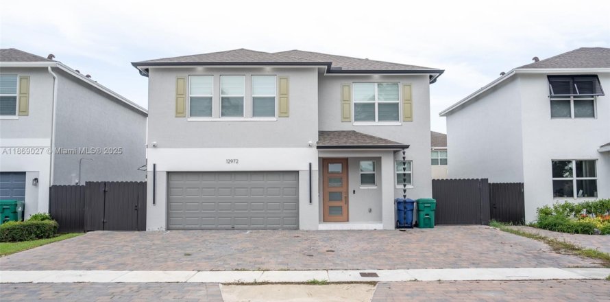 House in Homestead, Florida 4 bedrooms, 276.85 sq.m. № 1924116