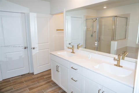 House in Homestead, Florida 4 bedrooms, 276.85 sq.m. № 1924116 - photo 21