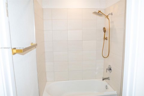 House in Homestead, Florida 4 bedrooms, 276.85 sq.m. № 1924116 - photo 15
