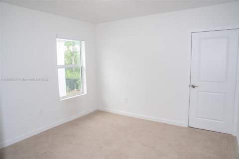 House in Homestead, Florida 4 bedrooms, 276.85 sq.m. № 1924116 - photo 12