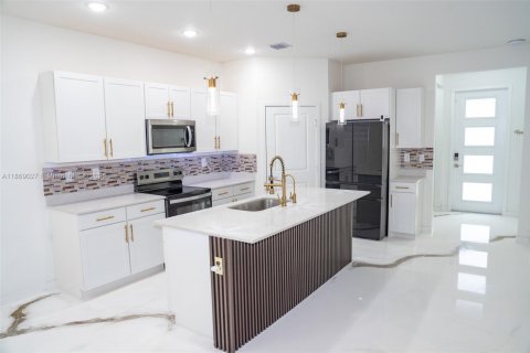House in Homestead, Florida 4 bedrooms, 276.85 sq.m. № 1924116 - photo 3