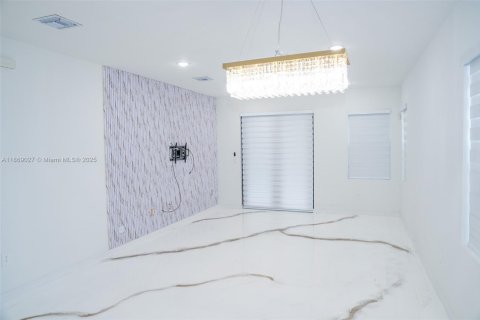 House in Homestead, Florida 4 bedrooms, 276.85 sq.m. № 1924116 - photo 6