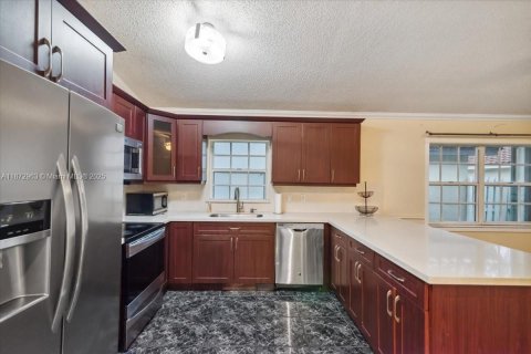 Villa ou maison à vendre à Pembroke Pines, Floride: 4 chambres, 140.28 m2 № 1920564 - photo 12