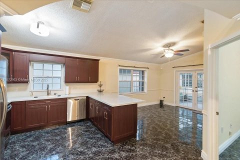 Villa ou maison à vendre à Pembroke Pines, Floride: 4 chambres, 140.28 m2 № 1920564 - photo 15