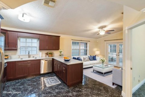 Villa ou maison à vendre à Pembroke Pines, Floride: 4 chambres, 140.28 m2 № 1920564 - photo 14
