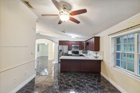 Villa ou maison à vendre à Pembroke Pines, Floride: 4 chambres, 140.28 m2 № 1920564 - photo 19