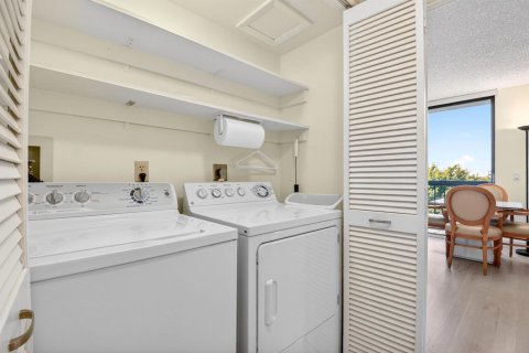 Condo in Lake Worth, Florida, 2 bedrooms  № 2245456 - photo 18