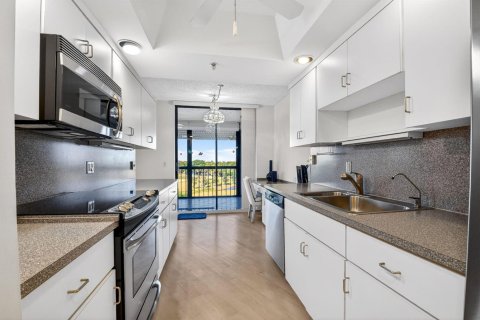 Condo in Lake Worth, Florida, 2 bedrooms  № 2245456 - photo 21
