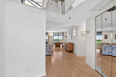 Condo in Lake Worth, Florida, 2 bedrooms  № 2245456 - photo 4