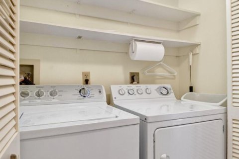 Condo in Lake Worth, Florida, 2 bedrooms  № 2245456 - photo 19