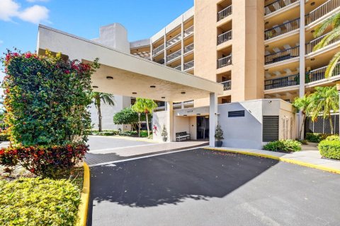 Condo in Lake Worth, Florida, 2 bedrooms  № 2245456 - photo 2