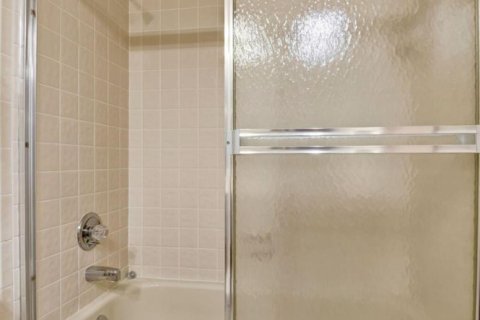 Condo in Lake Worth, Florida, 2 bedrooms  № 2245456 - photo 17
