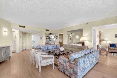 Condo in Lake Worth, Florida, 2 bedrooms  № 2245456 - photo 8
