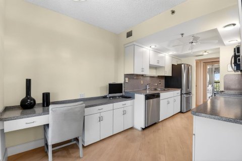 Condo in Lake Worth, Florida, 2 bedrooms  № 2245456 - photo 25