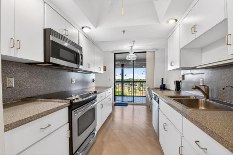 Condo in Lake Worth, Florida, 2 bedrooms  № 2245456 - photo 22